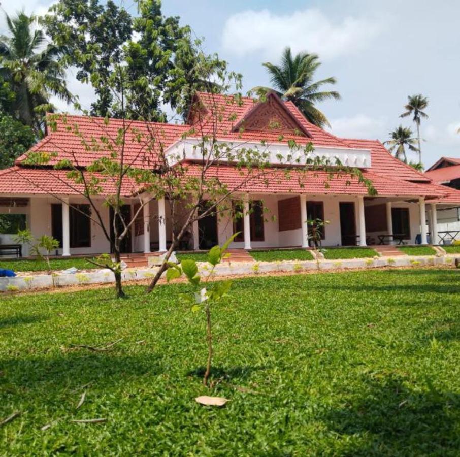 The Royal Island Hotel Mundrothuruth Exterior foto
