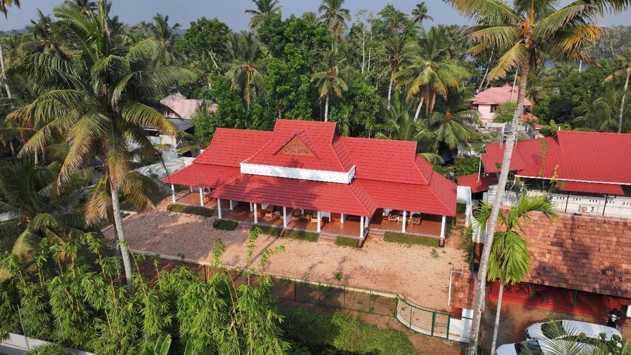 The Royal Island Hotel Mundrothuruth Exterior foto