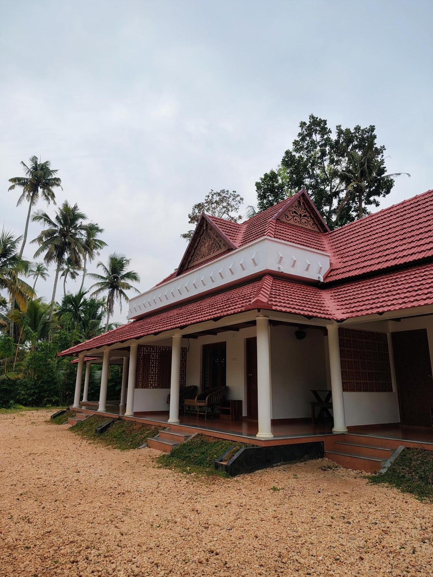 The Royal Island Hotel Mundrothuruth Exterior foto